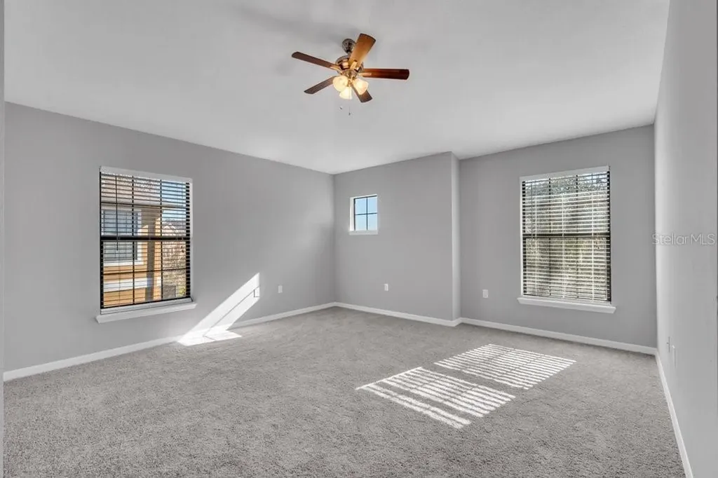 16431 Kingletridge Avenue Lithia FL 33547