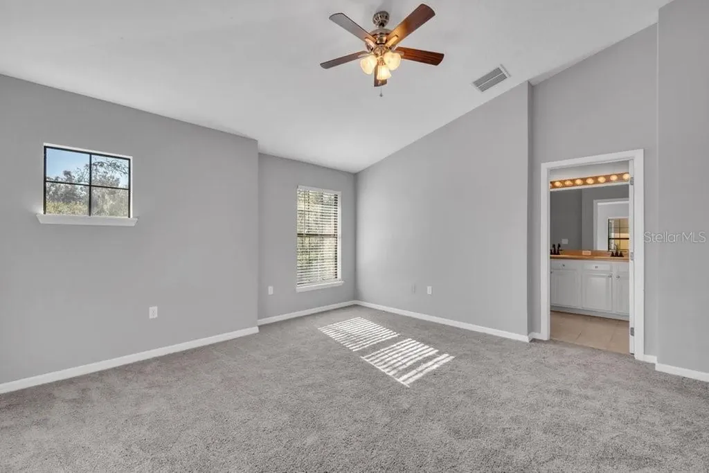 16431 Kingletridge Avenue Lithia FL 33547