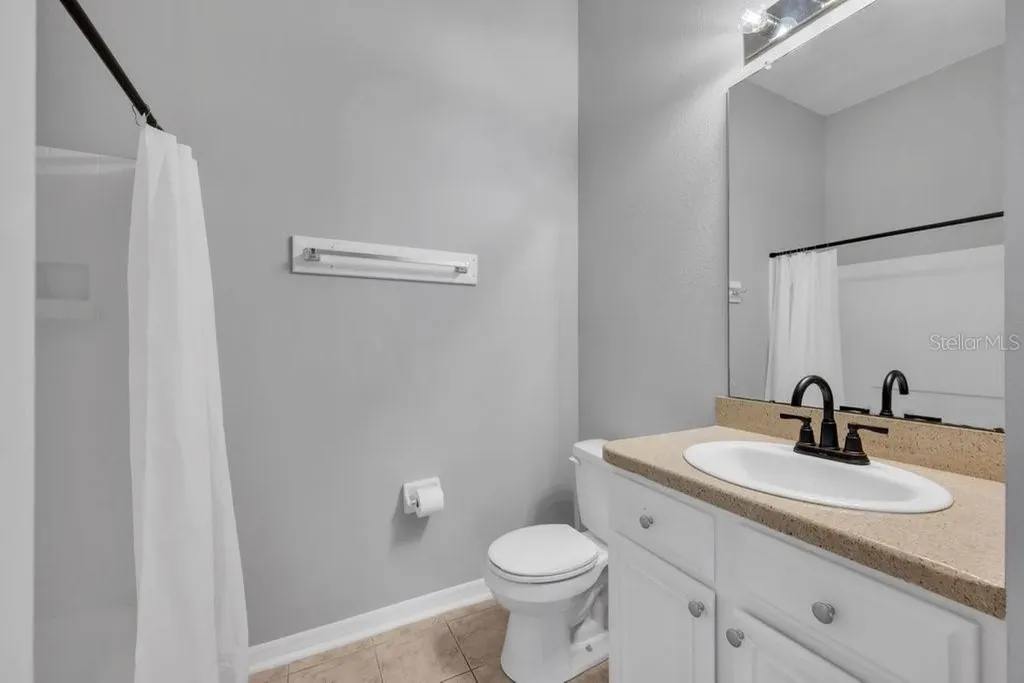 16431 Kingletridge Avenue Lithia FL 33547