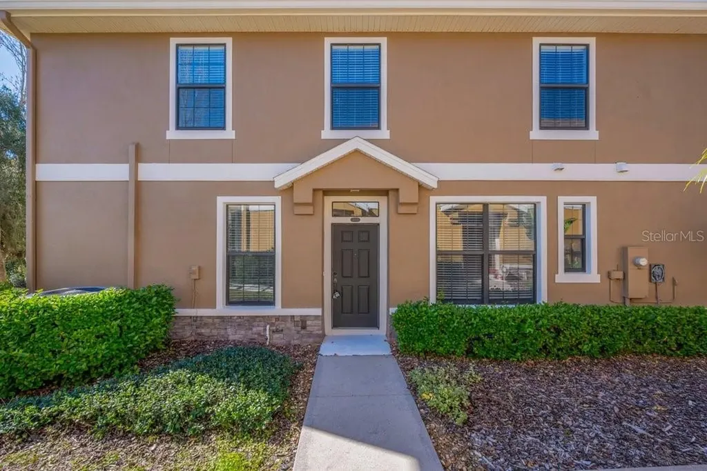 16431 Kingletridge Avenue Lithia FL 33547