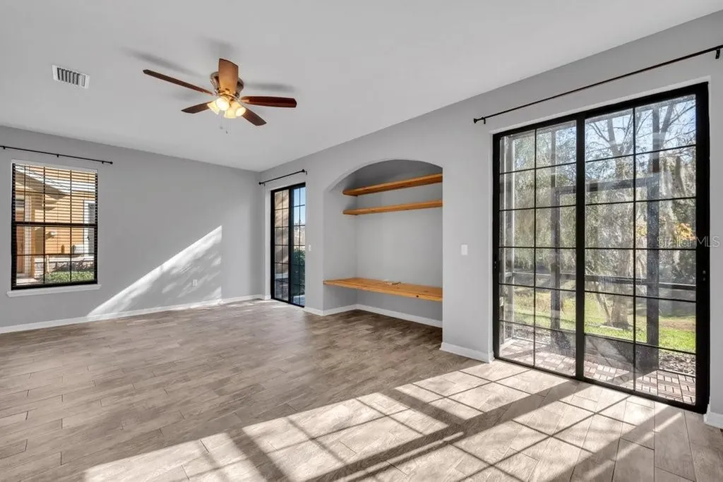 16431 Kingletridge Avenue Lithia FL 33547