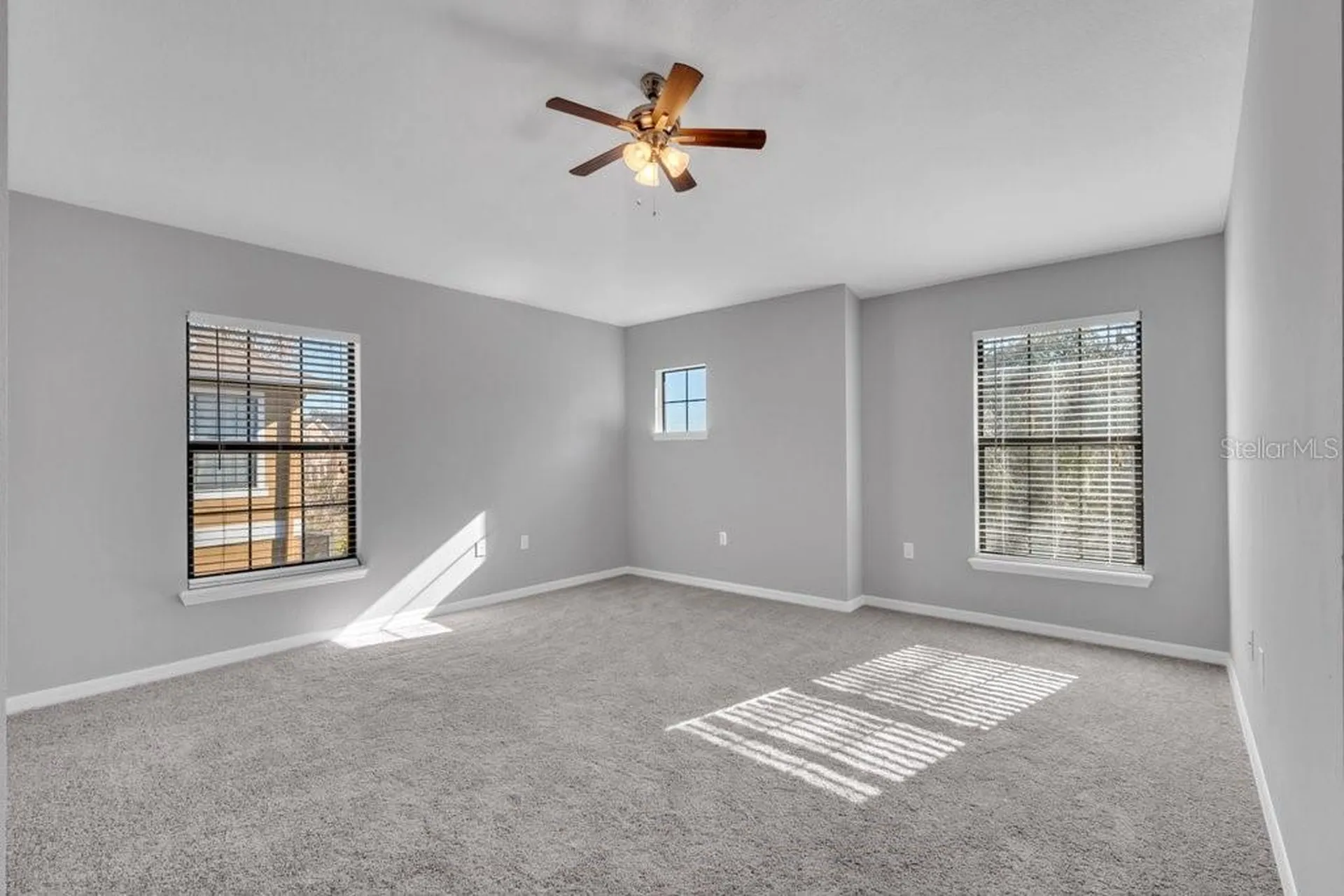 16431 Kingletridge Avenue Lithia FL 33547