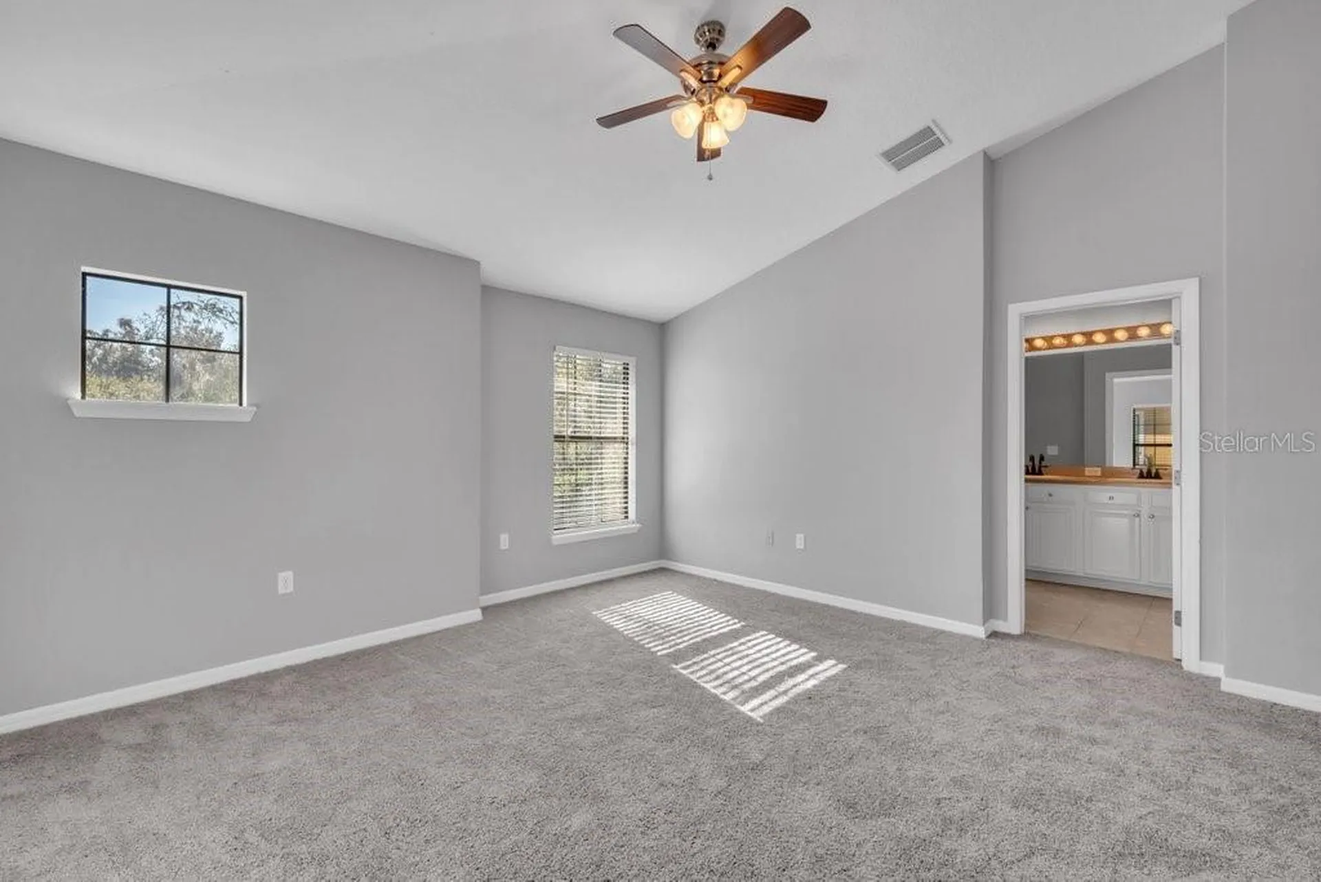 16431 Kingletridge Avenue Lithia FL 33547