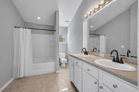 16431 Kingletridge Avenue Lithia FL 33547
