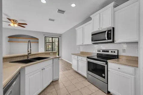 16431 Kingletridge Avenue Lithia FL 33547