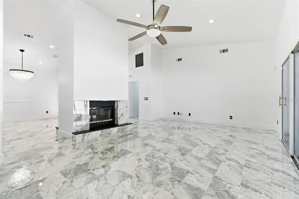 905 Clearcreek Drive Tampa FL 33613