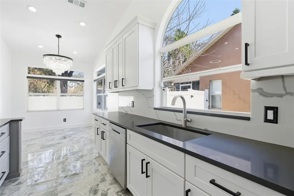 905 Clearcreek Drive Tampa FL 33613