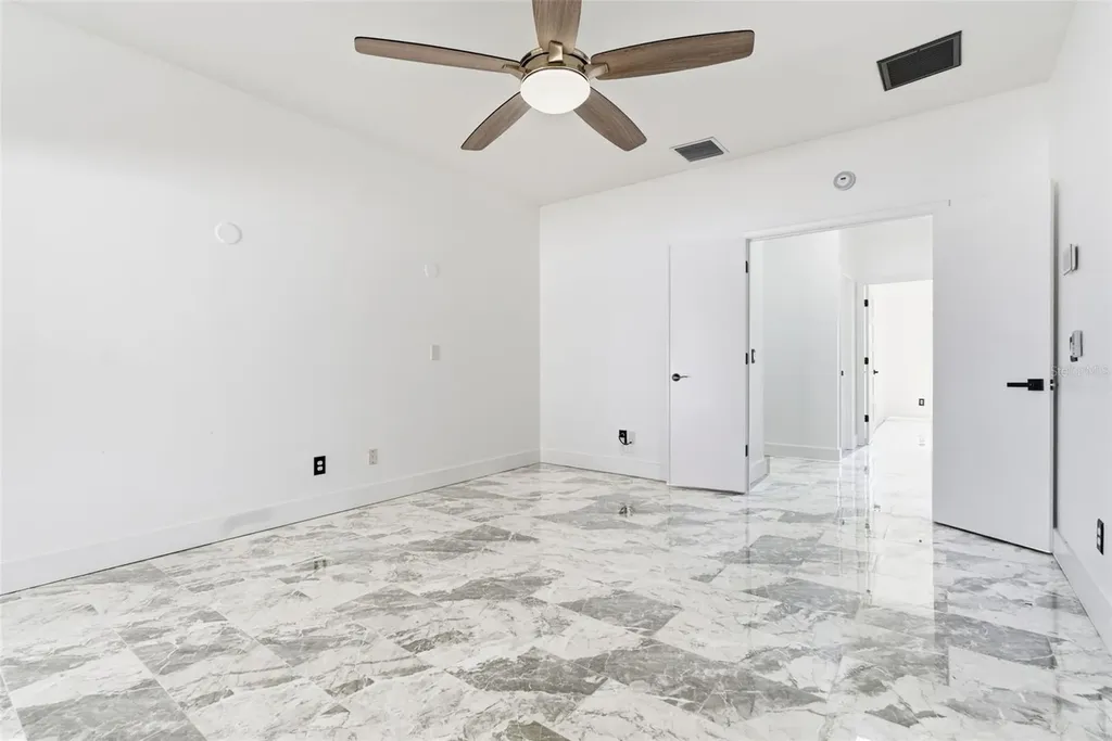 905 Clearcreek Drive Tampa FL 33613