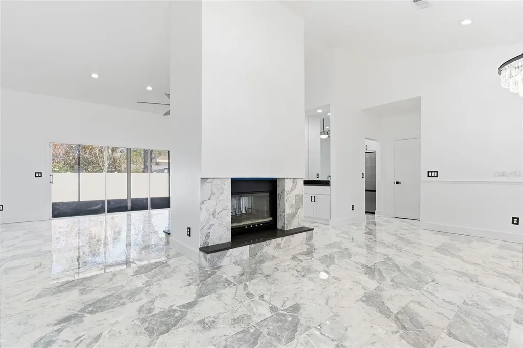 905 Clearcreek Drive Tampa FL 33613