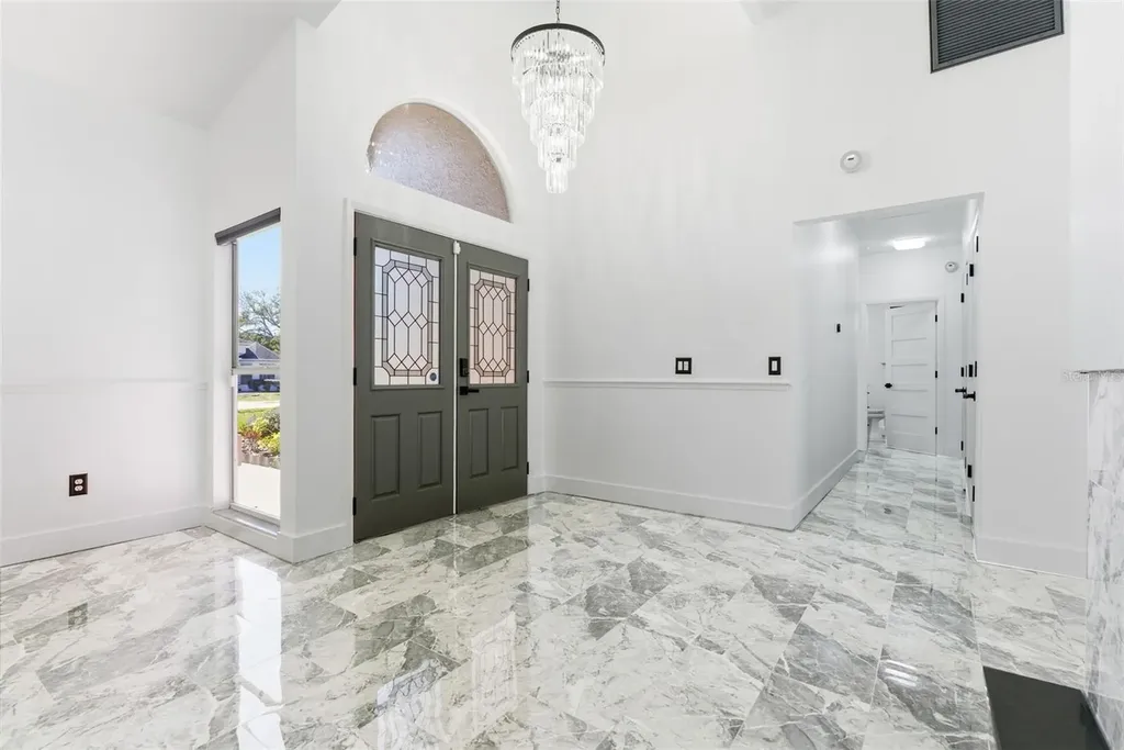 905 Clearcreek Drive Tampa FL 33613