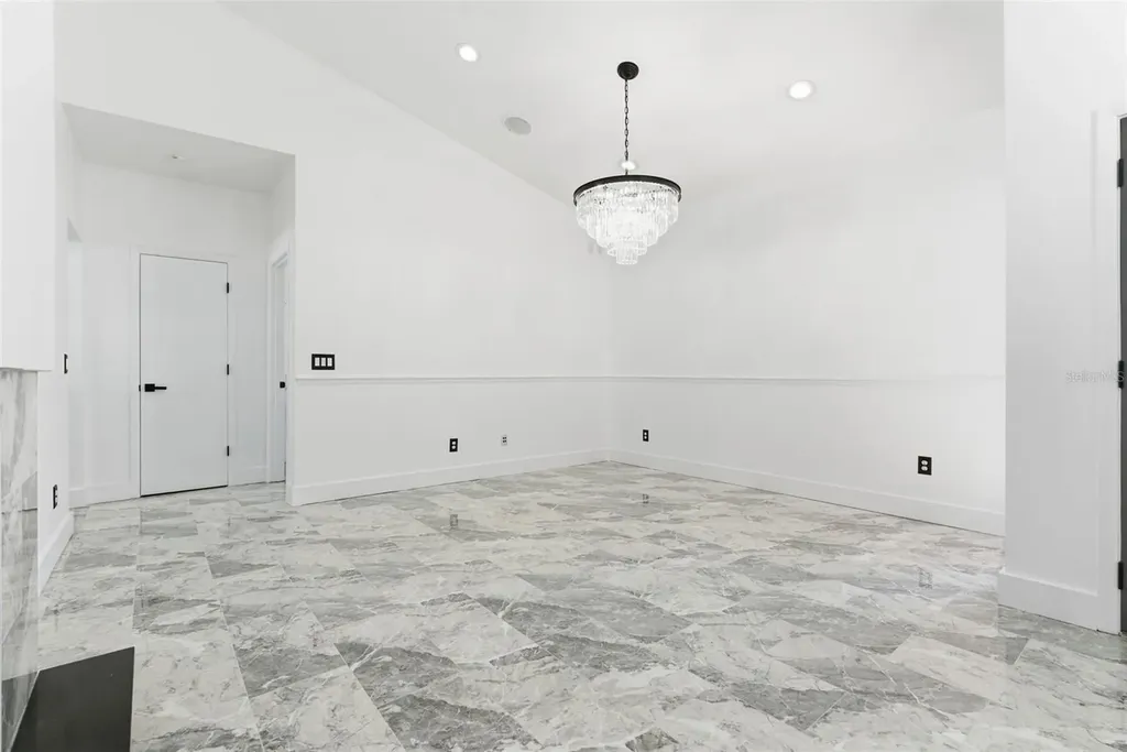 905 Clearcreek Drive Tampa FL 33613