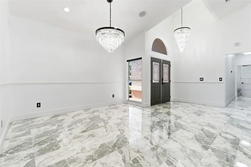 905 Clearcreek Drive Tampa FL 33613