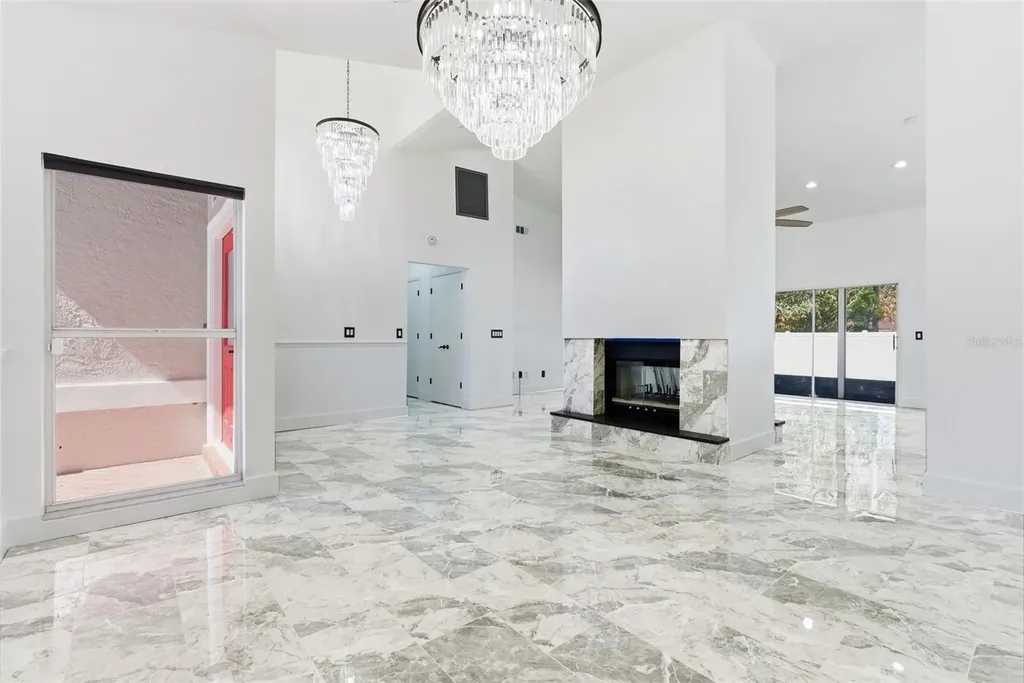 905 Clearcreek Drive Tampa FL 33613