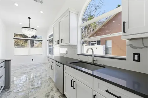 905 Clearcreek Drive Tampa FL 33613