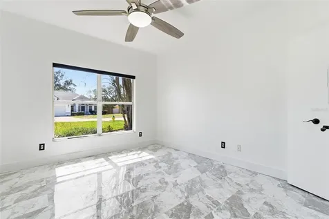 905 Clearcreek Drive Tampa FL 33613