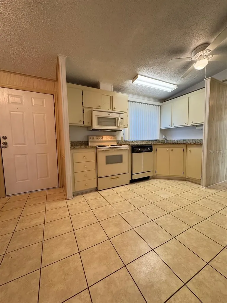 25100 Pine Hill Leesburg FL 34748