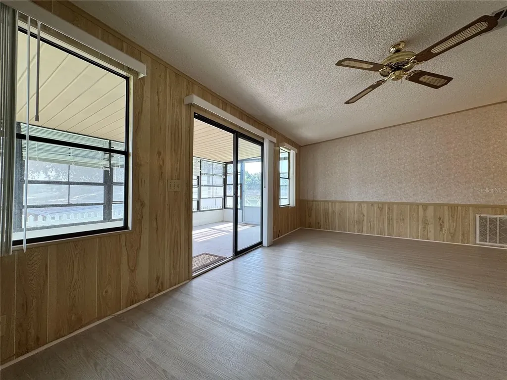 25100 Pine Hill Leesburg FL 34748