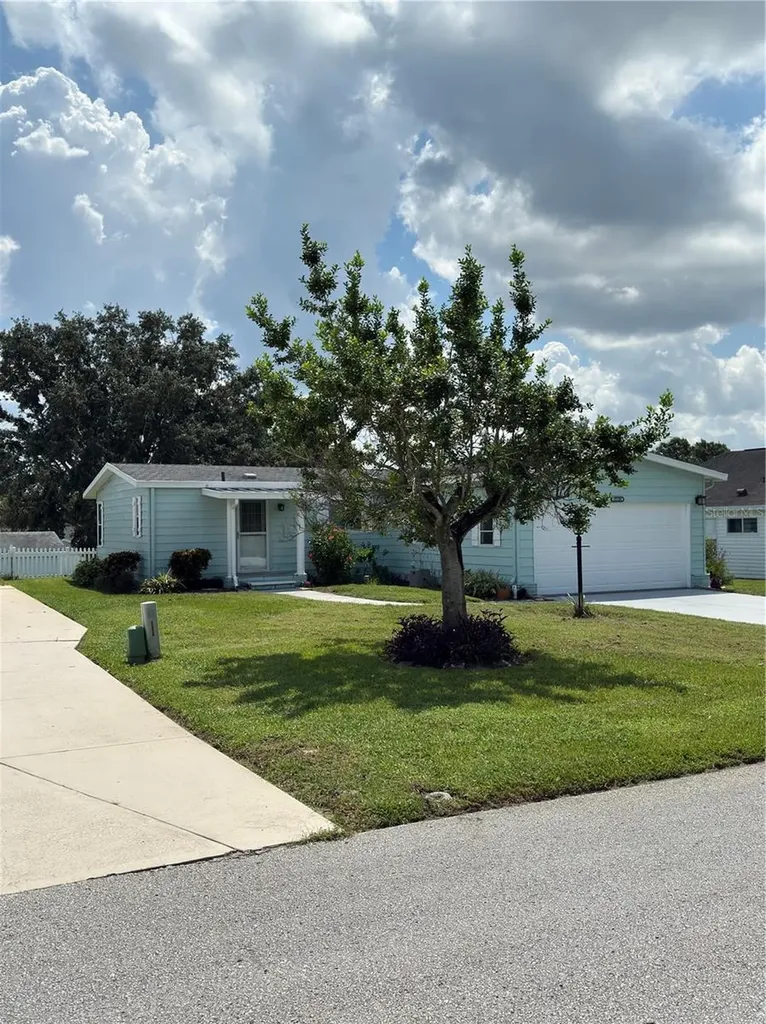 25100 Pine Hill Leesburg FL 34748