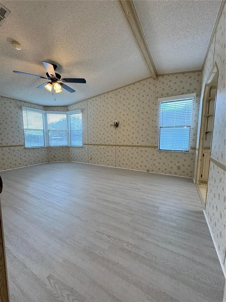 25100 Pine Hill Leesburg FL 34748