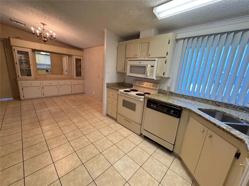 25100 Pine Hill Leesburg FL 34748