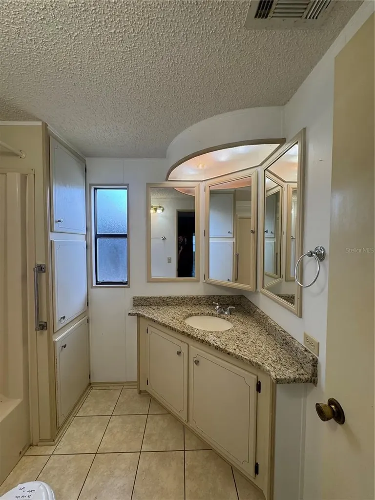 25100 Pine Hill Leesburg FL 34748