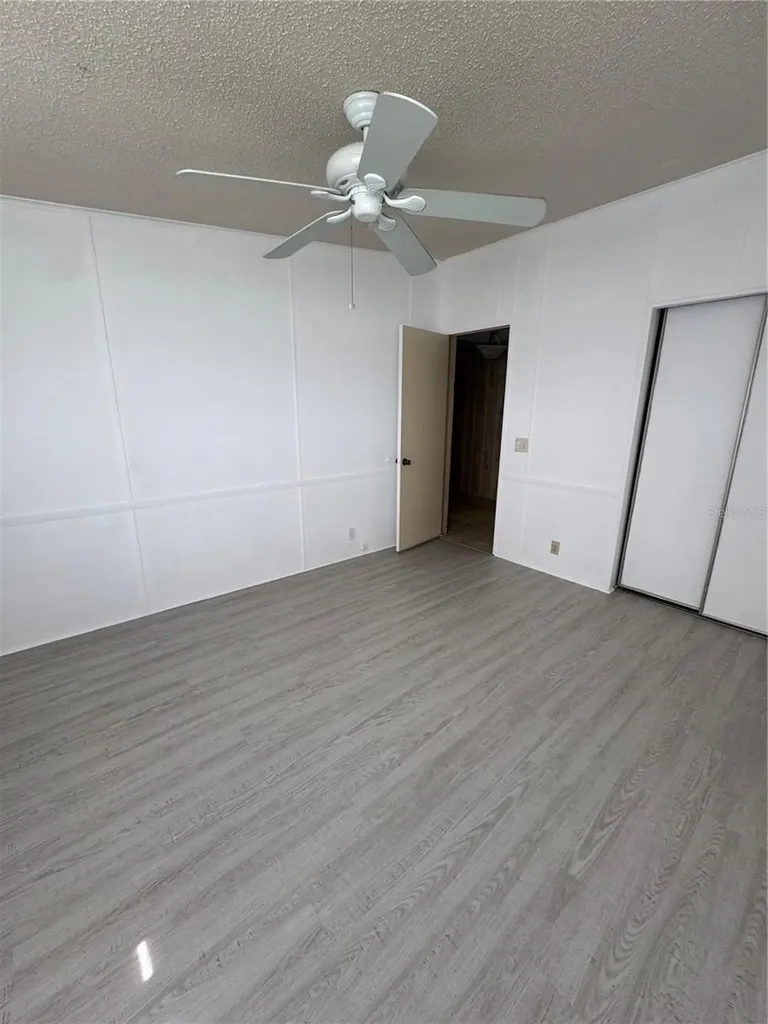 25100 Pine Hill Leesburg FL 34748