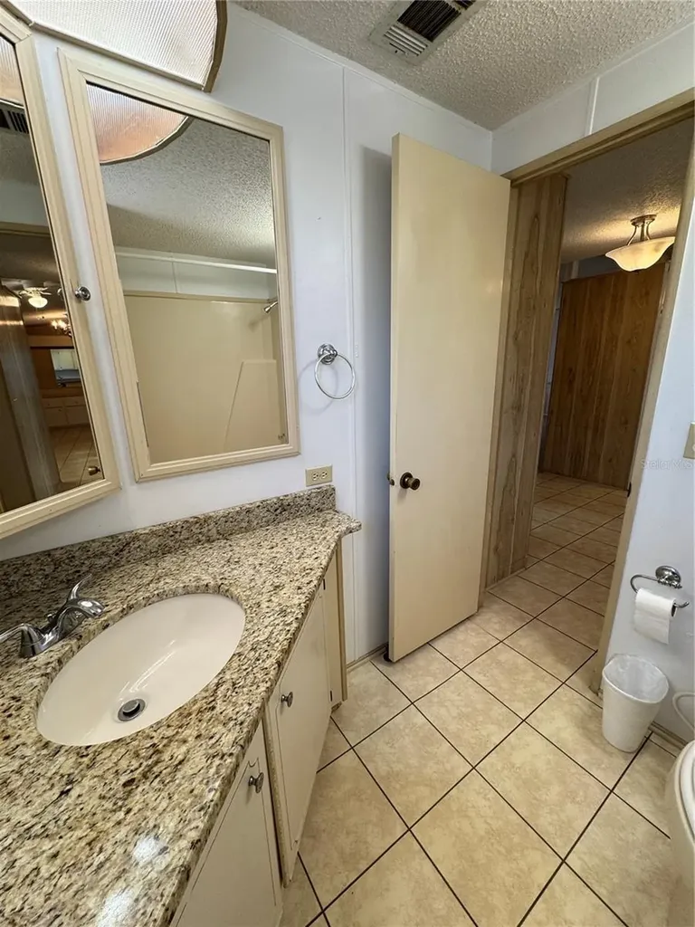 25100 Pine Hill Leesburg FL 34748