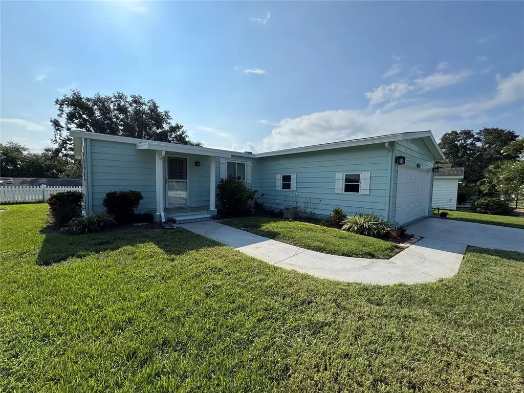 25100 Pine Hill Leesburg FL 34748