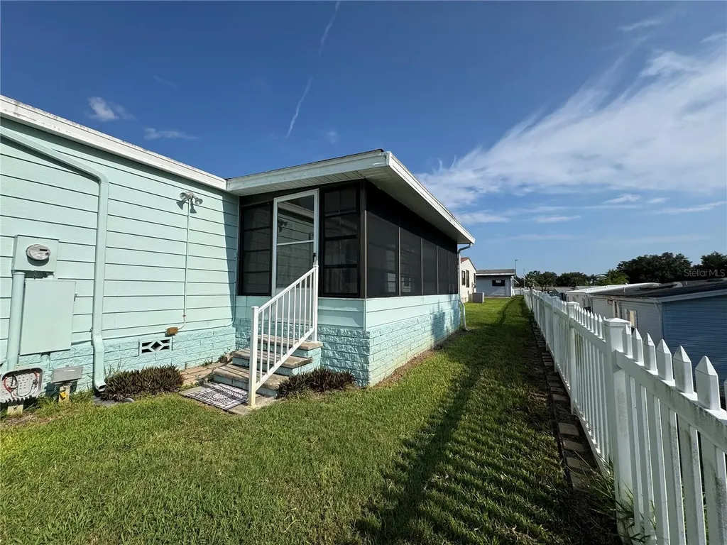25100 Pine Hill Leesburg FL 34748