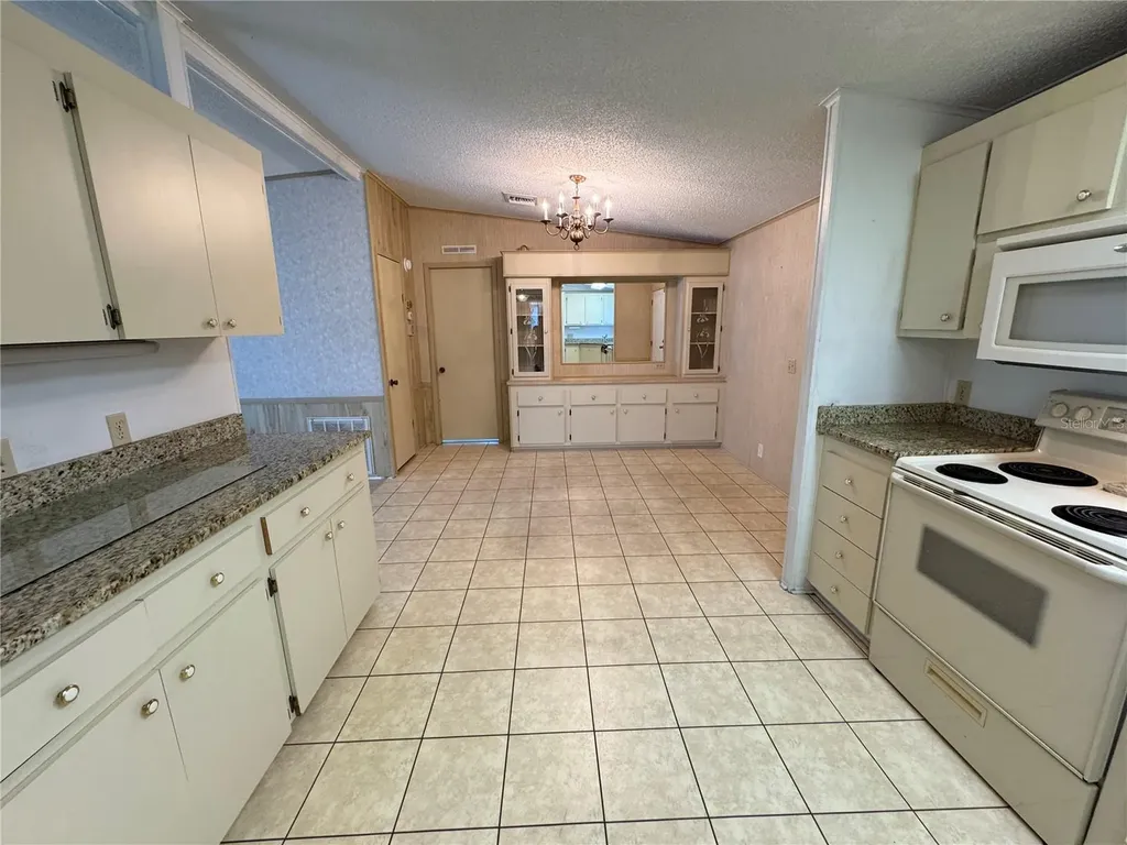 25100 Pine Hill Leesburg FL 34748