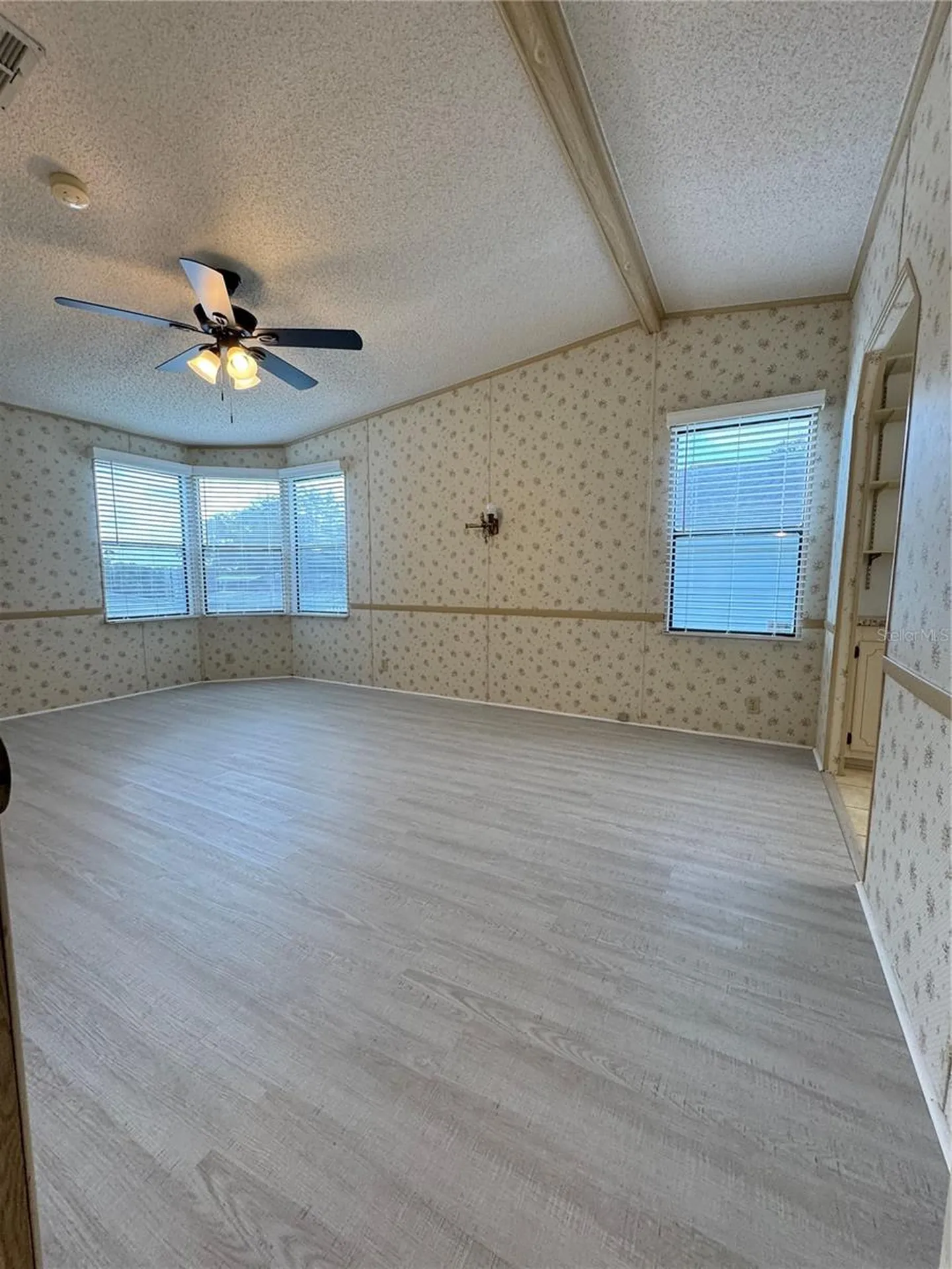 25100 Pine Hill Leesburg FL 34748