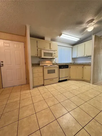 25100 Pine Hill Leesburg FL 34748