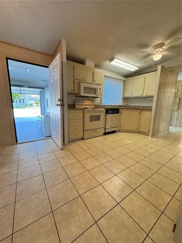 25100 Pine Hill Leesburg FL 34748