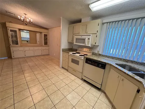 25100 Pine Hill Leesburg FL 34748