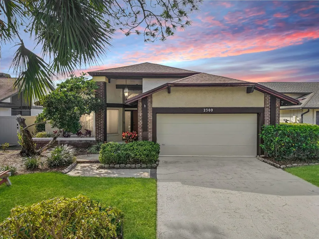 2309 Walden Place N Plant City FL 33566