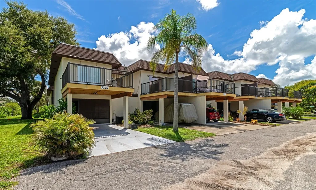 3225 Ramblewood Drive Sarasota FL 34237