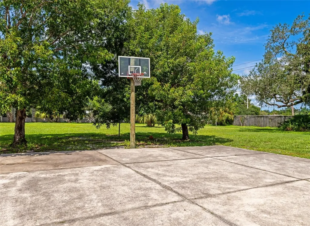3225 Ramblewood Drive Sarasota FL 34237