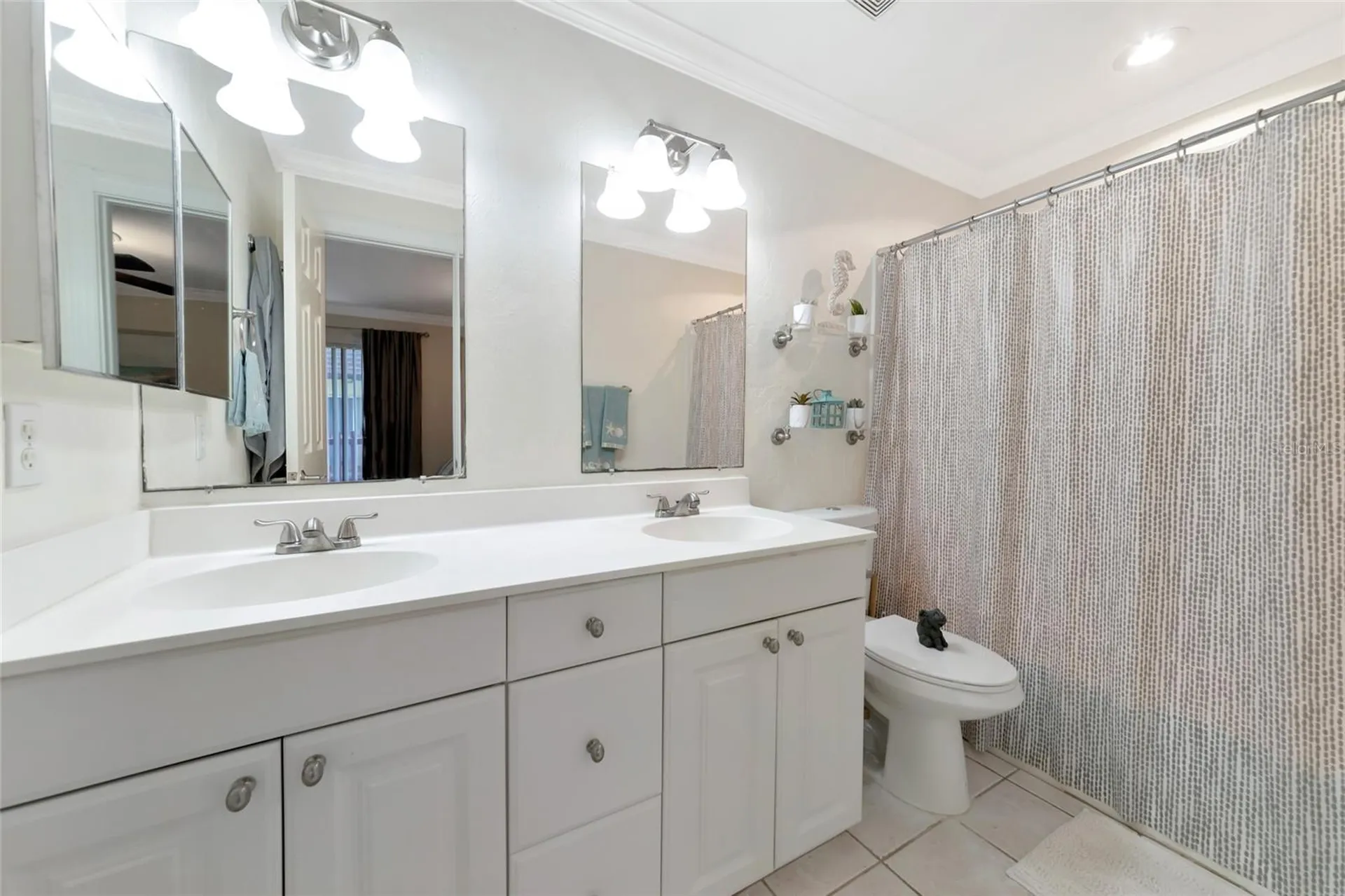 3225 Ramblewood Drive Sarasota FL 34237