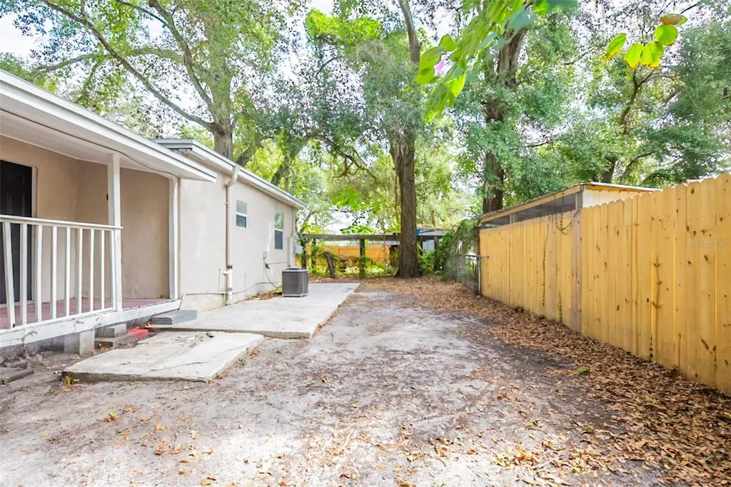 2115 E Ellicott Street Tampa FL 33610
