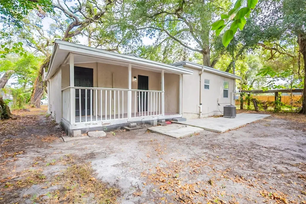 2115 E Ellicott Street Tampa FL 33610