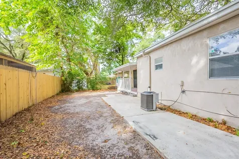 2115 E Ellicott Street Tampa FL 33610