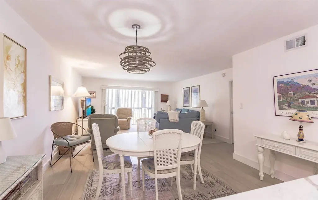 1055 W Peppertree Drive Sarasota FL 34242