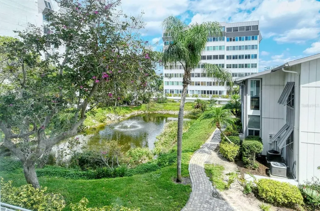 1055 W Peppertree Drive Sarasota FL 34242