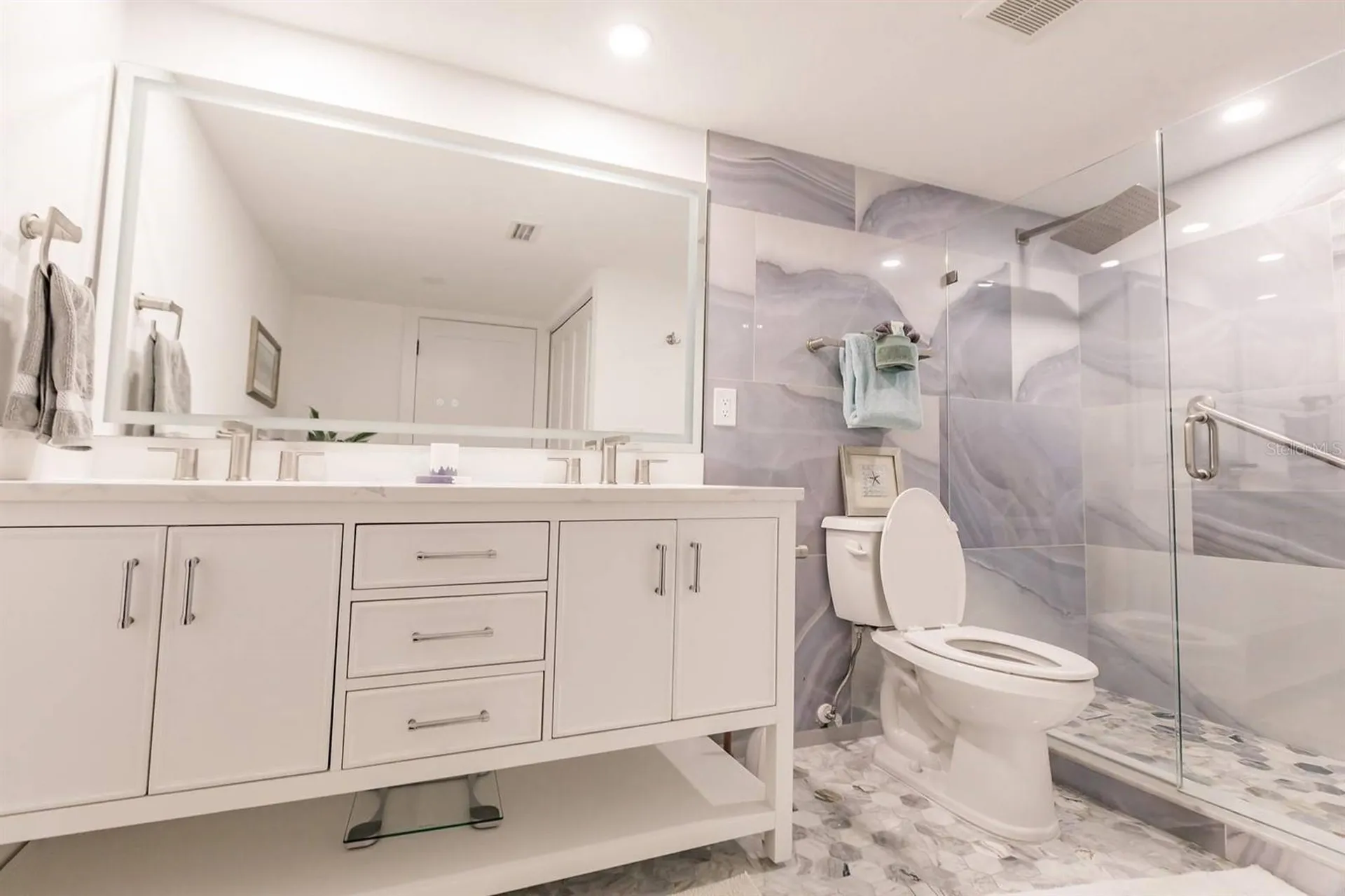 1055 W Peppertree Drive Sarasota FL 34242