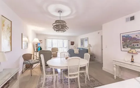 1055 W Peppertree Drive Sarasota FL 34242