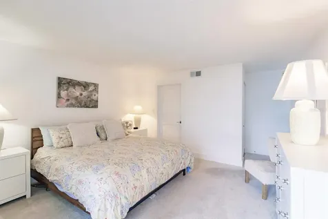 1055 W Peppertree Drive Sarasota FL 34242