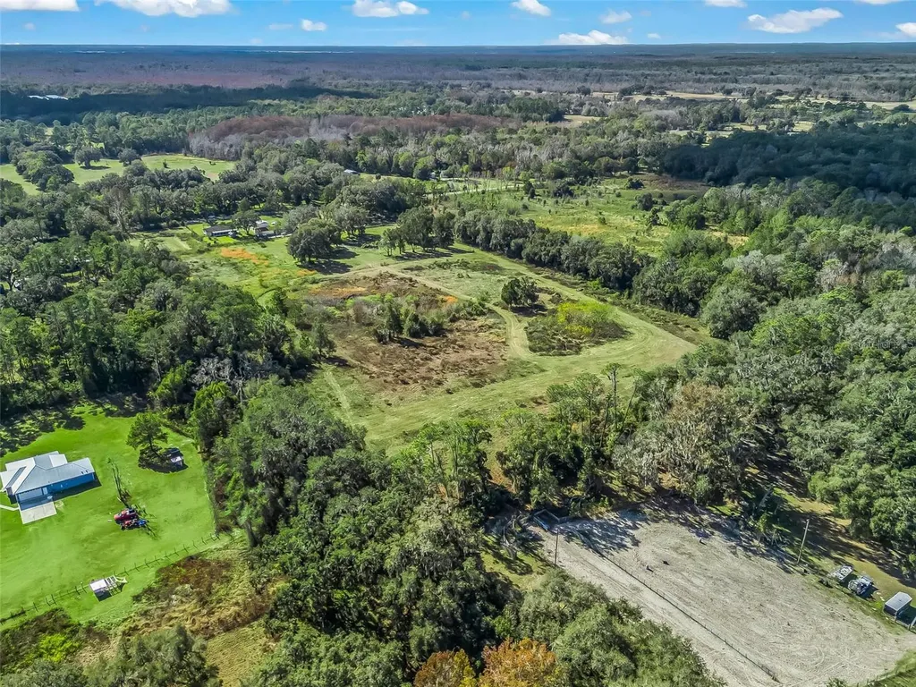 2082 44-a Wildwood FL 34785