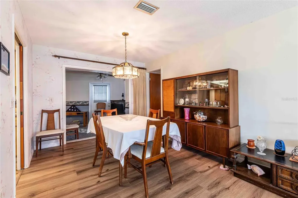1830 Oak Forest Drive S Clearwater FL 33759