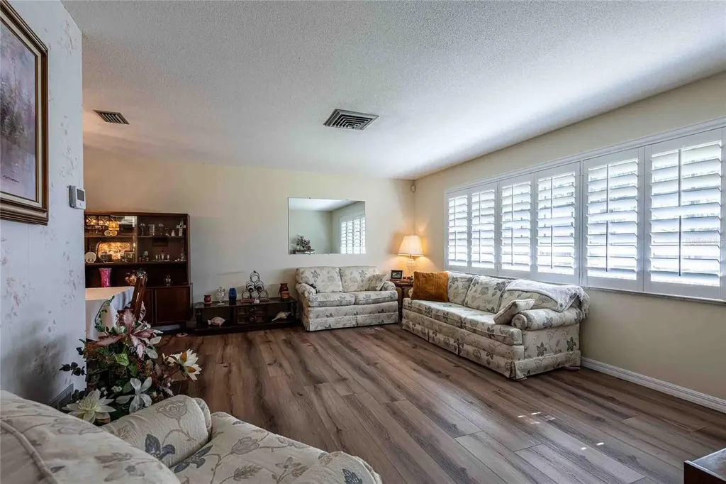 1830 Oak Forest Drive S Clearwater FL 33759