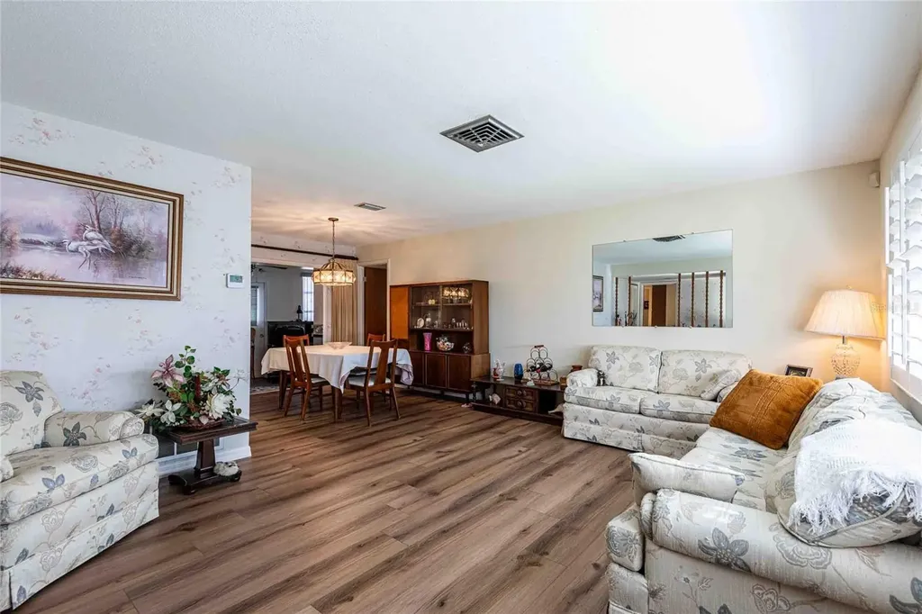 1830 Oak Forest Drive S Clearwater FL 33759